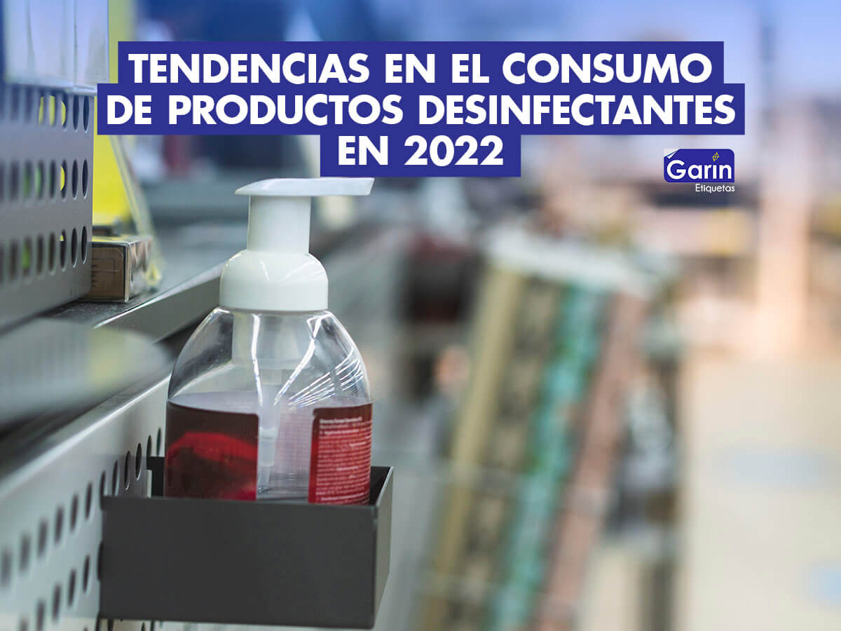 Gel antibacterial en una tienda departamental representando las tendencias en el consumo de productos desinfectantes.