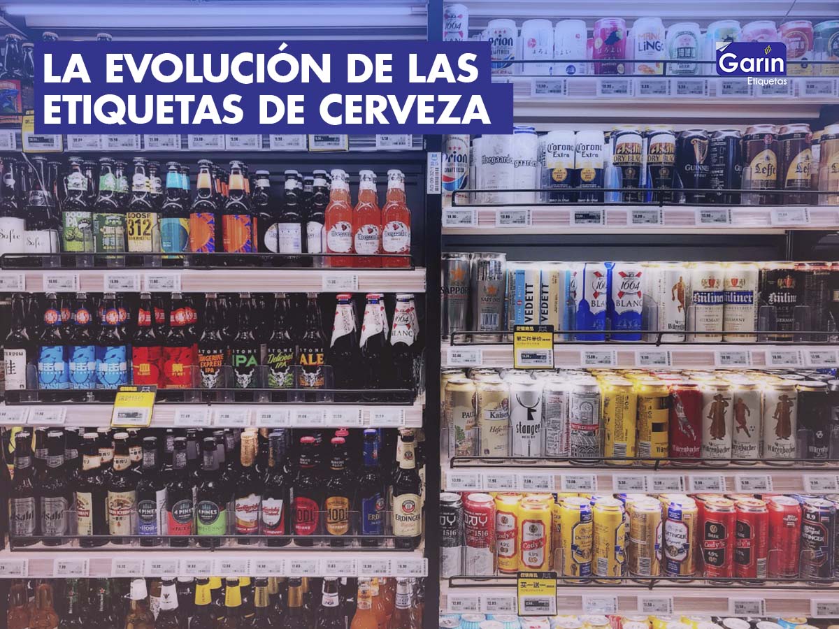 Refrigerador de supermercado con cervezas que representa la evolución de las etiquetas de cerveza