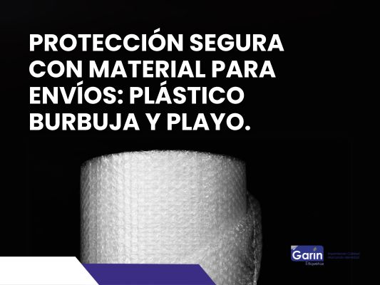 Imagen con un rollo de plástico burbuja y titular en la parte superior de la imagen que menciona “Protección segura con material para envíos: plástico burbuja y playo”