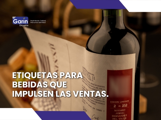 Descubre cómo las etiquetas para bebidas pueden marcar la diferencia en tus ventas. Esta imagen muestra una botella de vino con un diseño de etiqueta profesional, resaltando la importancia de un etiquetado atractivo y estratégico.